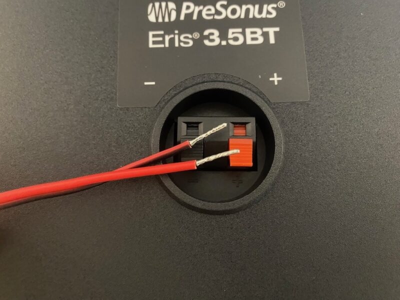 Presonus Eris E3.5リンクケーブル接続の画像