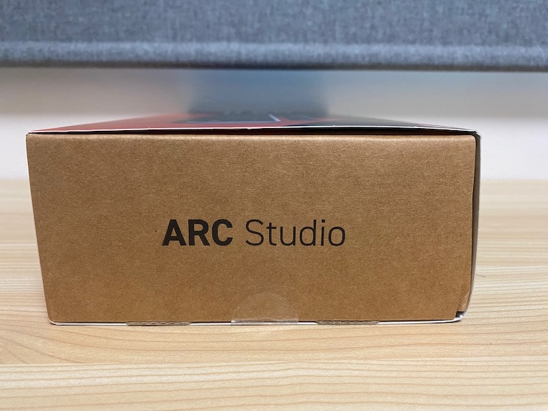 ARC Studio外箱右隣から見た画像
